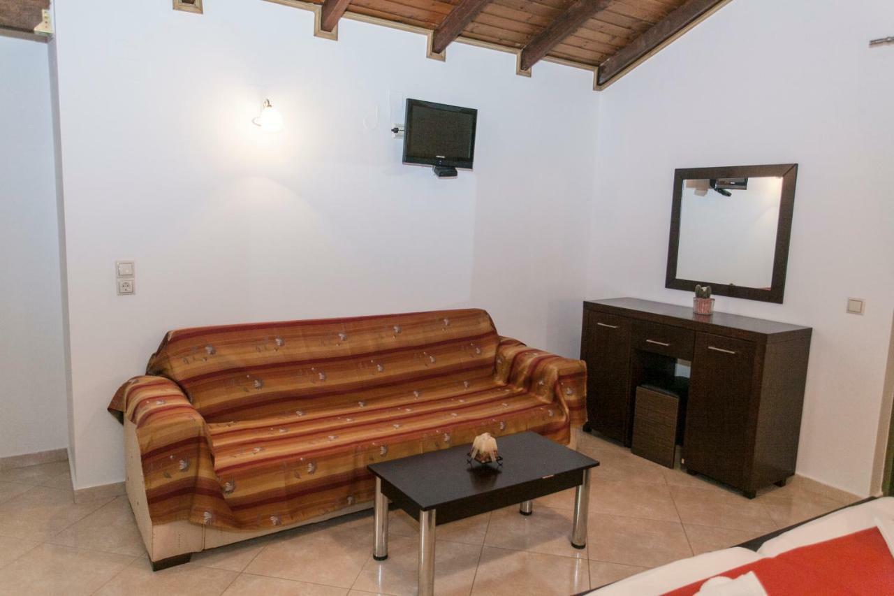 Siarbas Hotel Paralia Vrachou Luaran gambar